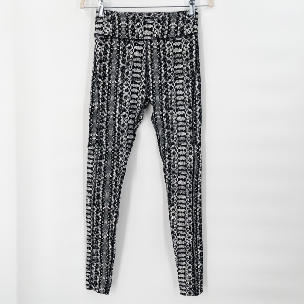 Under Armour Snakeskin Print Compression Heatgear Leggings Women’s Size Small